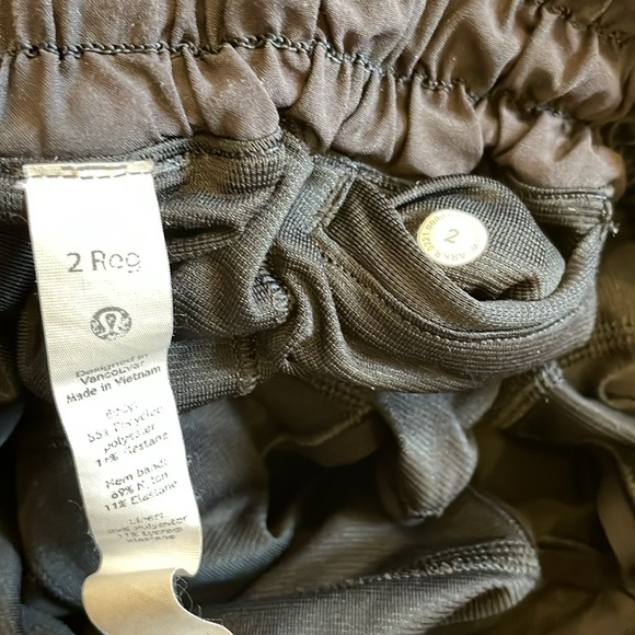 Lululemon black shorts - Picture 4 of 4